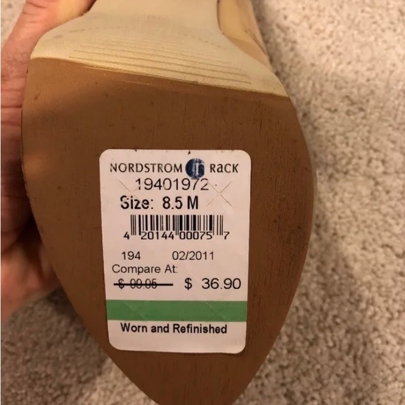 ENZO ANGIOLINI  9 PATENT LEATHER Wood Heel - Picture 9 of 9